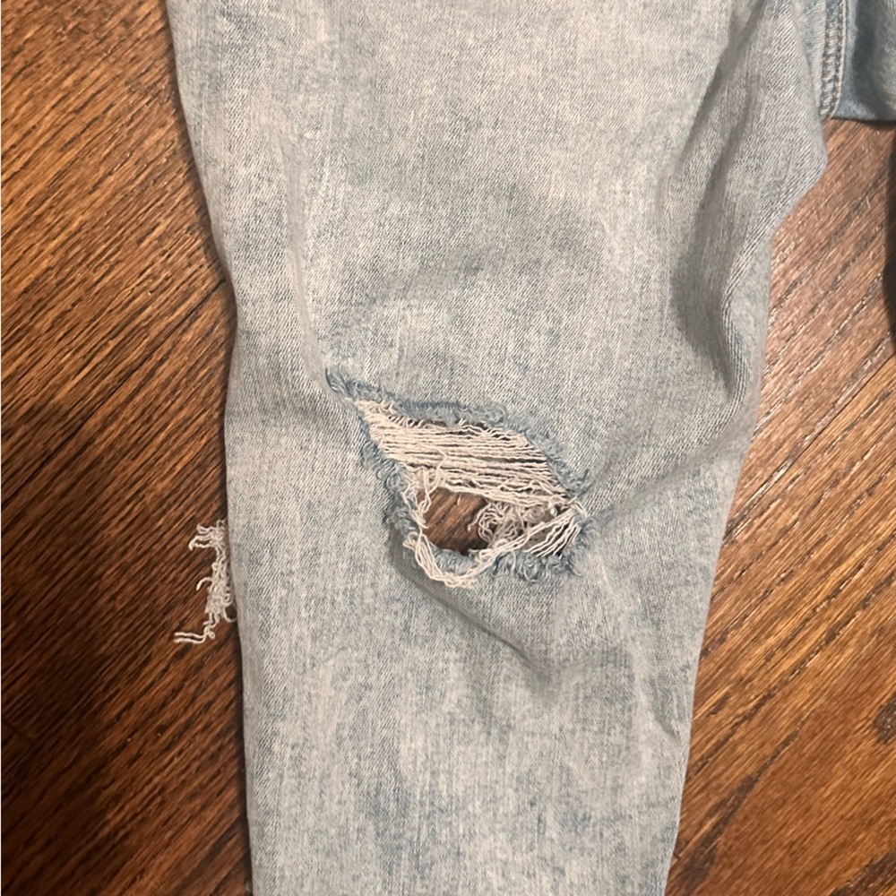 American Eagle Distressed Light Blue Jeans - Picture 3 of 4